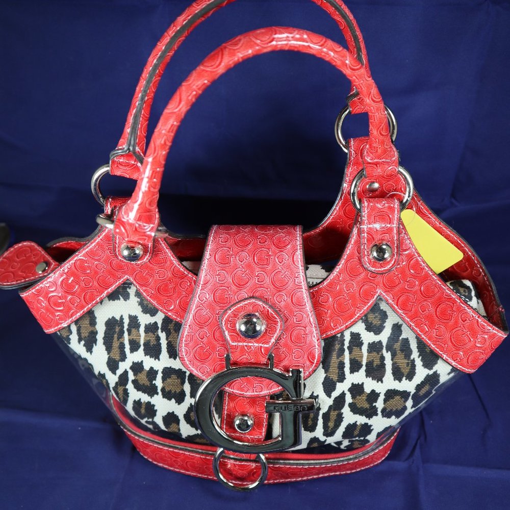 New Guess Hand Bag With Magnetic Latch